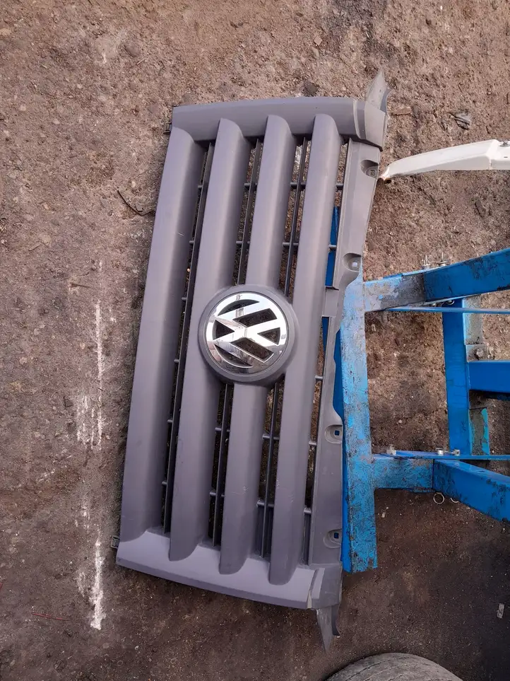 Volkswagen Crafter (2006 - 2016) Верхняя решетка радиатора — фото 1