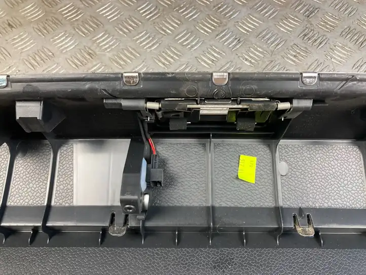 Audi Q3 8U (2011 - 2014) 8U0864483A Отделка порога багажника — фото 12