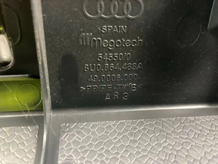 Audi Q3 8U (2011 - 2014) 8U0864483A Отделка порога багажника — фото 13