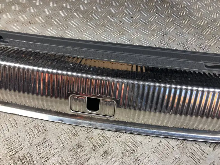 Audi Q3 8U (2011 - 2014) 8U0864483A Отделка порога багажника — фото 17