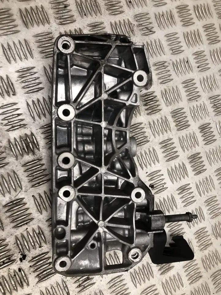 BMW 3 F30 F35 F31 (2012 - 2018) 174786 Кронштейн генератора — фото 4