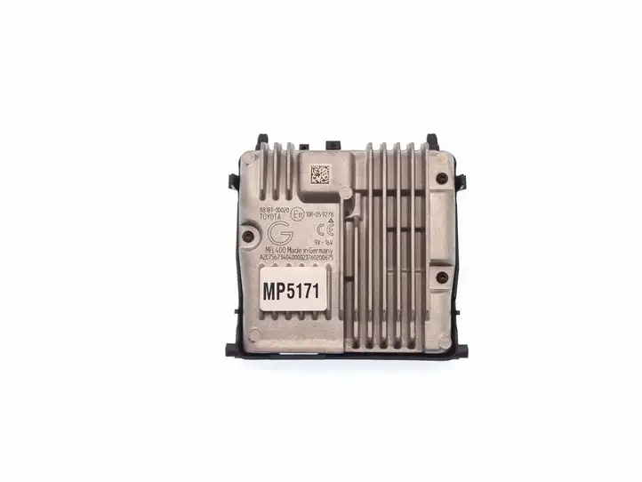 Toyota Yaris (2009 - 2012) 881810D020 Камера в лобовом стекле — фото 5