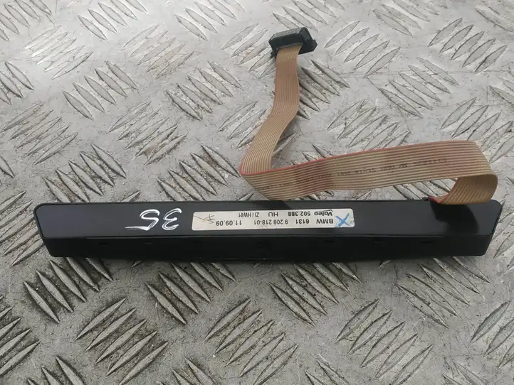 BMW X6 E71 (2008 - 2014) 9208218 Кнопка фаркопа в багажнике — фото 3