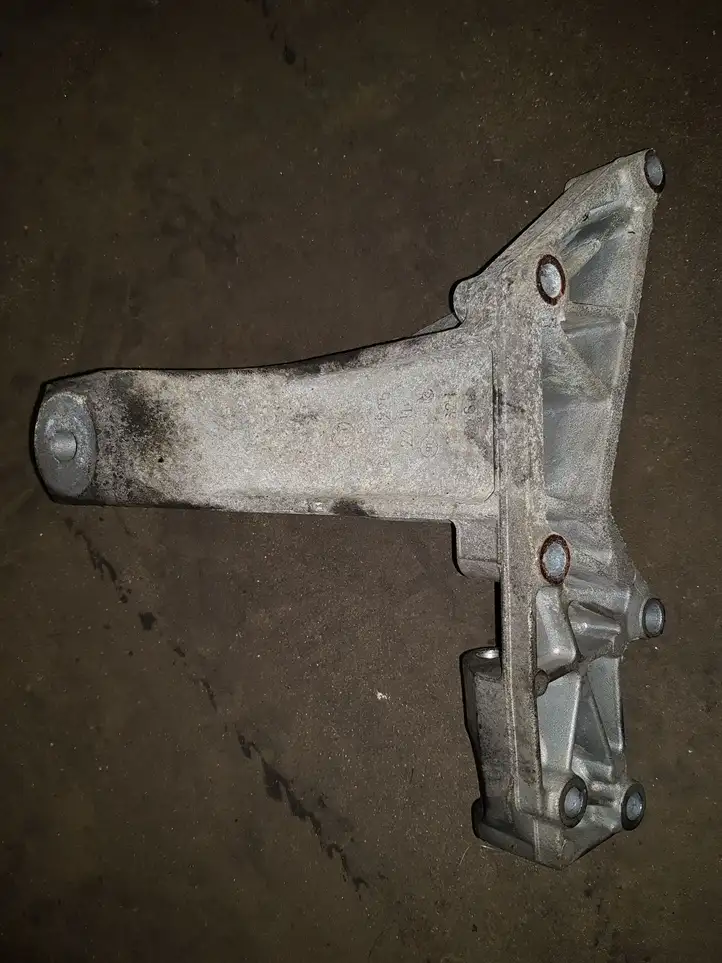 BMW 3 E46 (1998 - 2005) 22116753225 Кронштейн двигателя — фото 2