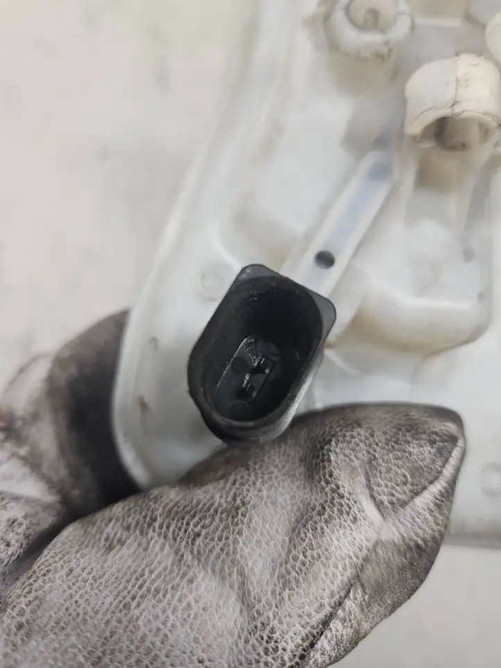 Audi A6 S6 C6 4F (2004 - 2008) 32067009 Бачок тормозной жидкости — фото 3