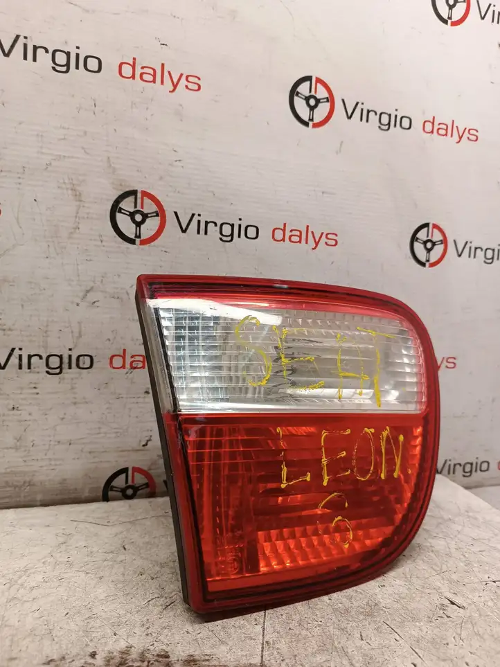 Seat Leon (1P) (2005 - 2012) 1M6945091B Задний фонарь в кузове — фото 1