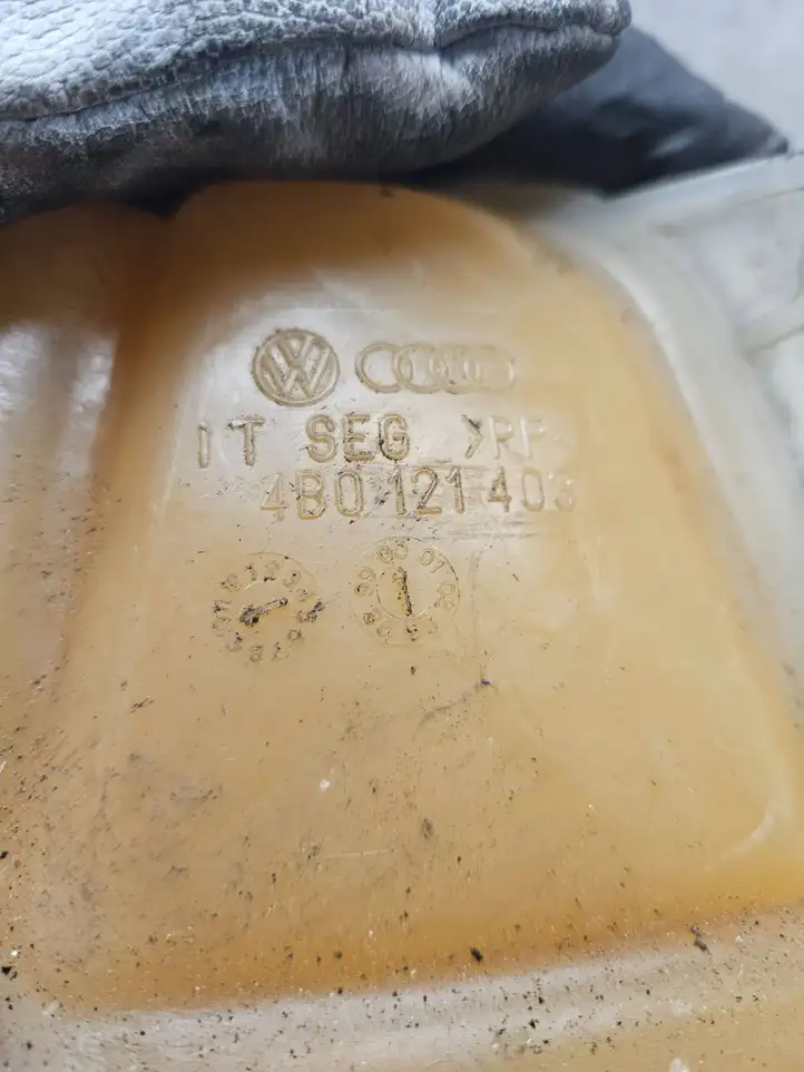 Audi A6 S6 C5 4B (1997 - 2001) 4B0121403 Расширительный бачок — фото 3