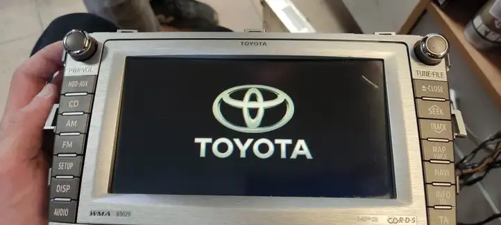 Toyota Verso (2009 - 2012) 8612064040 Магнитола / мультимедийная система — фото 2