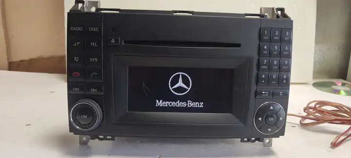 Mercedes-Benz Sprinter W906 (2006 - 2018) A1698705494 Магнитола / мультимедийная система — фото 1