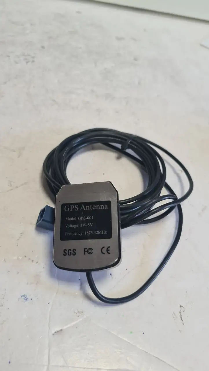 Volkswagen Tiguan (2007 - 2011) GPS антенна — фото 3