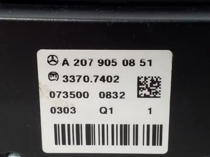 Mercedes-Benz E C207 W207 (2009 - 2017) A2079050851 Включатель обогрева — фото 2