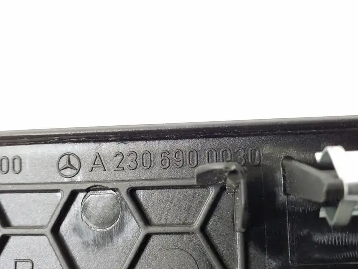 Mercedes-Benz SL R230 (2001 - 2012) A2306900030 Решетка динамика задней полки — фото 2