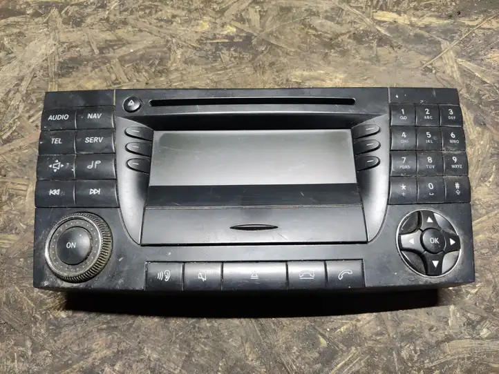 Mercedes-Benz E W211 (2002 - 2009) Магнитола / мультимедийная система — фото 1