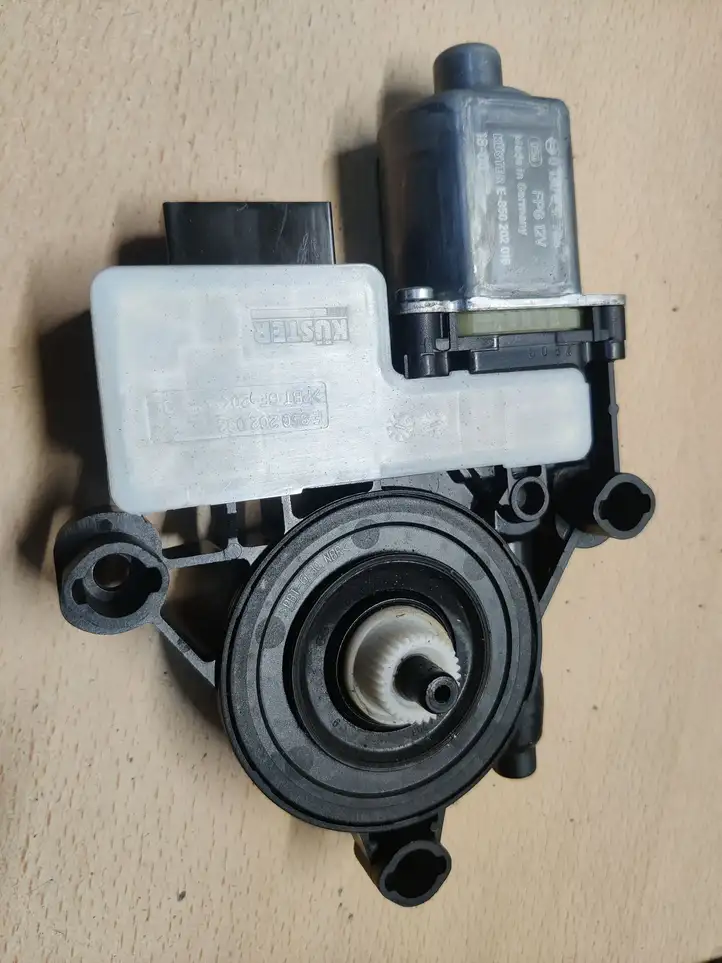 Seat Leon (5F) (2012 - 2019) 5Q0959812E Стеклоподъемник задней двери — фото 2