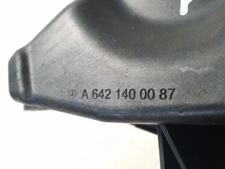 Mercedes-Benz E C207 W207 (2009 - 2017) Резонатор впуска — фото 3