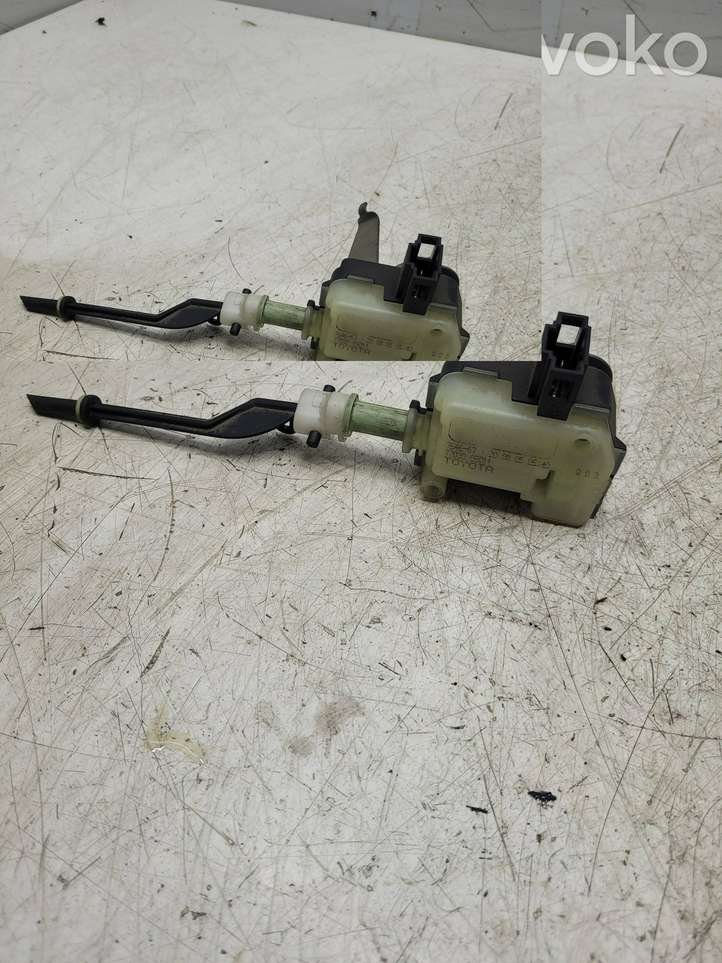 Toyota Avensis T250 (2003 - 2006)  7703005011 Электрический замок крышки бака