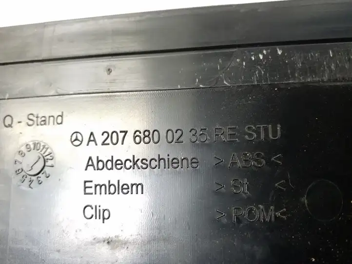 Mercedes-Benz E C207 W207 (2009 - 2017) A2076800235 Внутренняя отделка переднего порога — фото 4