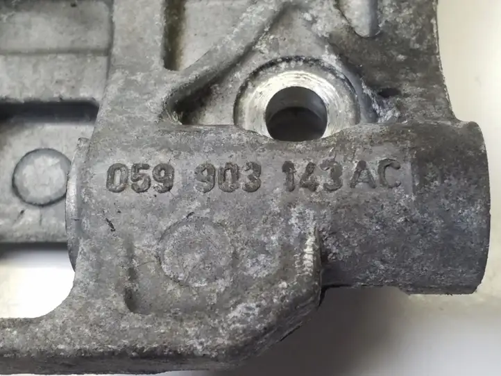 Volkswagen Touareg II (2010 - 2018) 059903143AC Кронштейн генератора — фото 2