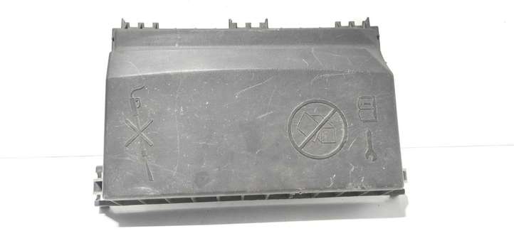 Opel Astra (2009 - 2012)  13403357 Крышка ящика предохранителей