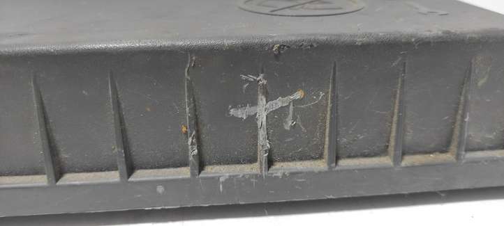 Opel Astra (2009 - 2012)  13403357 Крышка ящика предохранителей