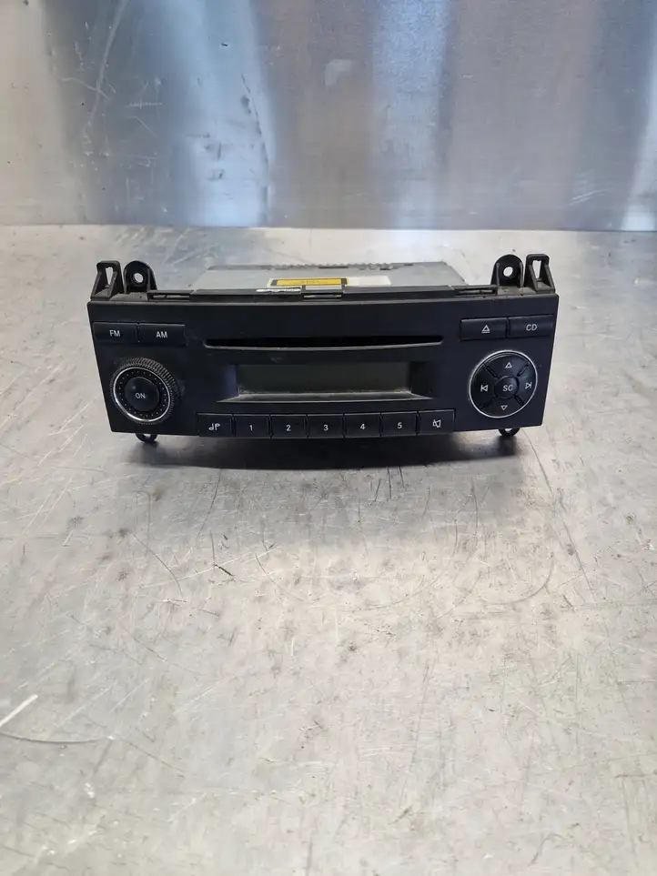 Volkswagen Crafter (2006 - 2016) 9068200586 Магнитола / мультимедийная система — фото 1
