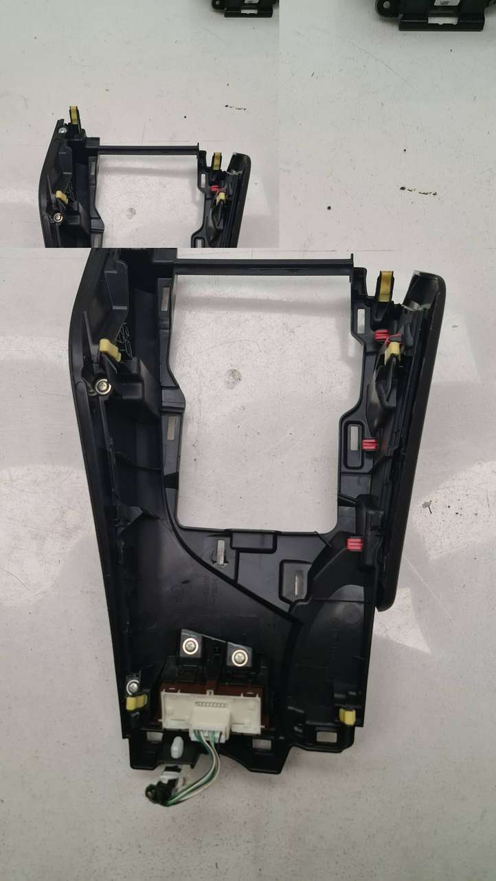 Toyota Auris E180 (2012 - 2018)  5883402050 Рамка рычага переключения передач