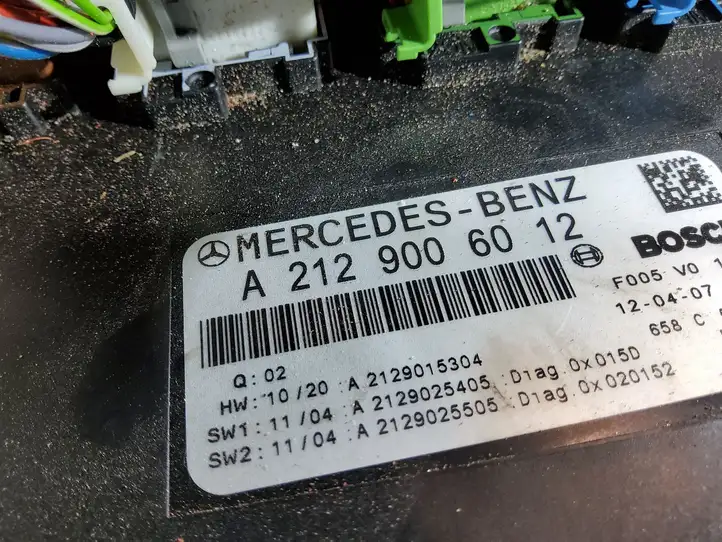 Mercedes-Benz E W212 (2009 - 2016) A2129006012 Блок предохранителей — фото 3