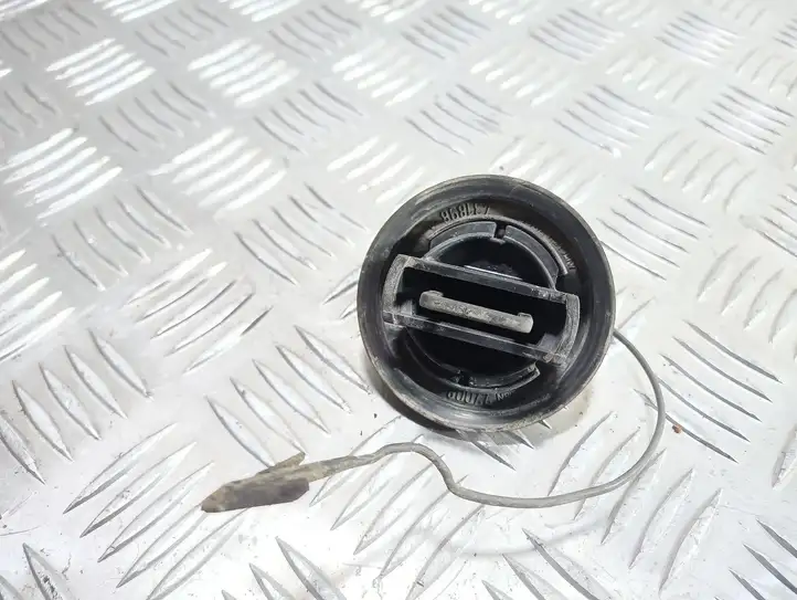 Renault Scenic I (1996 - 2003)  7700812369 Закручивающаяся крышка