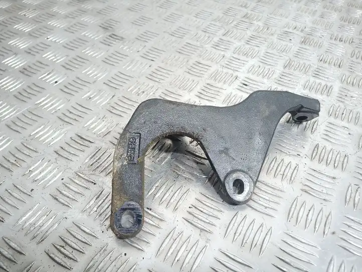Volvo XC90 (2006 - 2014) 30735708 Кронштейн переднего редуктора — фото 3