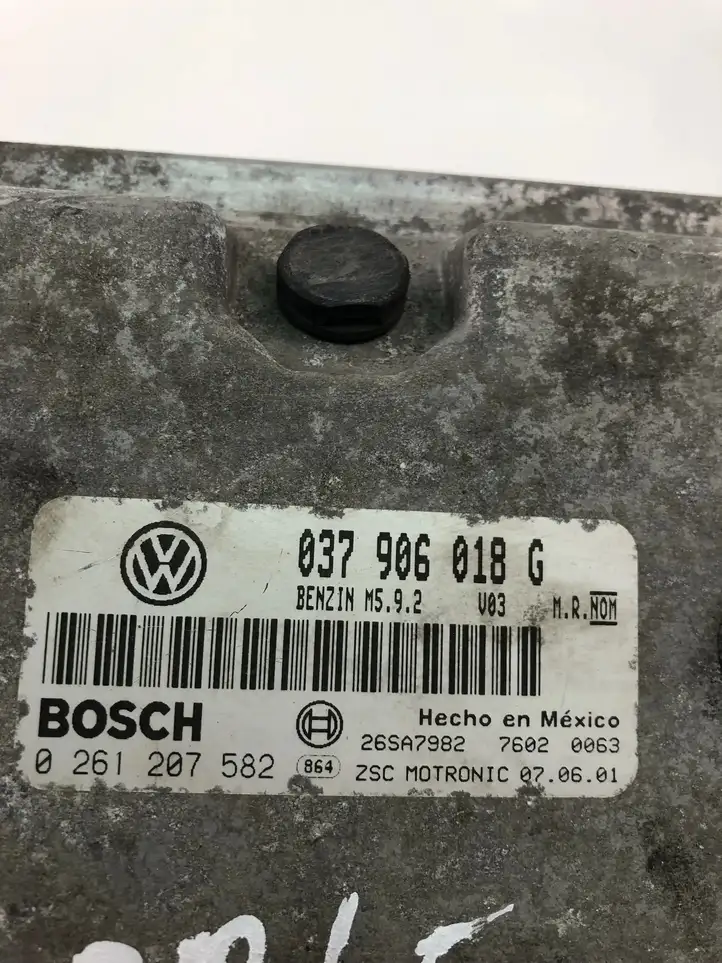 Volkswagen New Beetle (1997 - 2005) 037906018G Блок управления двигателем (ECU) — фото 4