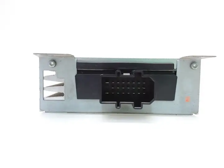 Audi A4 (2000 - 2006)  8E5035223 Звукоусилитель