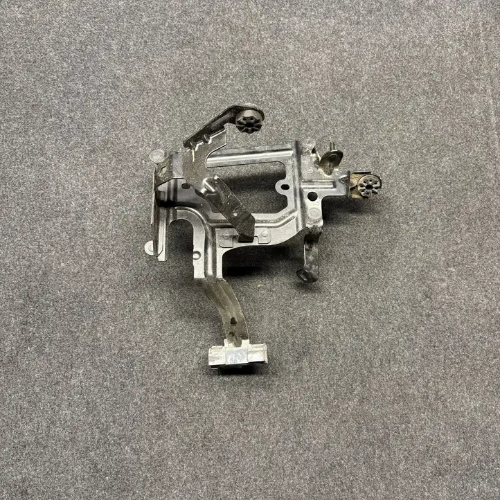 BMW 5 F10 F11 (2009 - 2016) 7610564 Кронштейн ЭБУ двигателя — фото 1