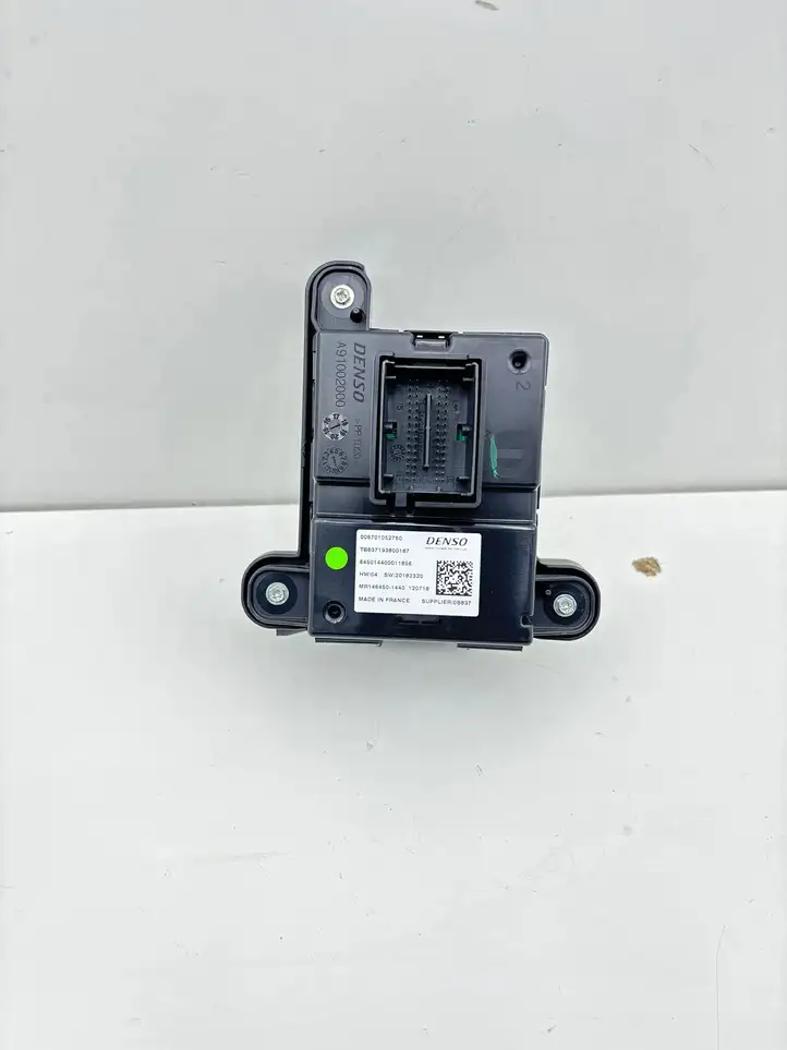 Maserati Ghibli (2017 - )  6701052760 Блок управления кондиционером