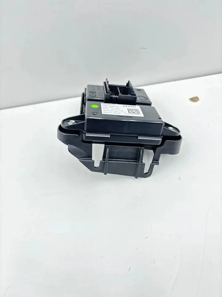 Maserati Ghibli (2017 - )  6701052760 Блок управления кондиционером