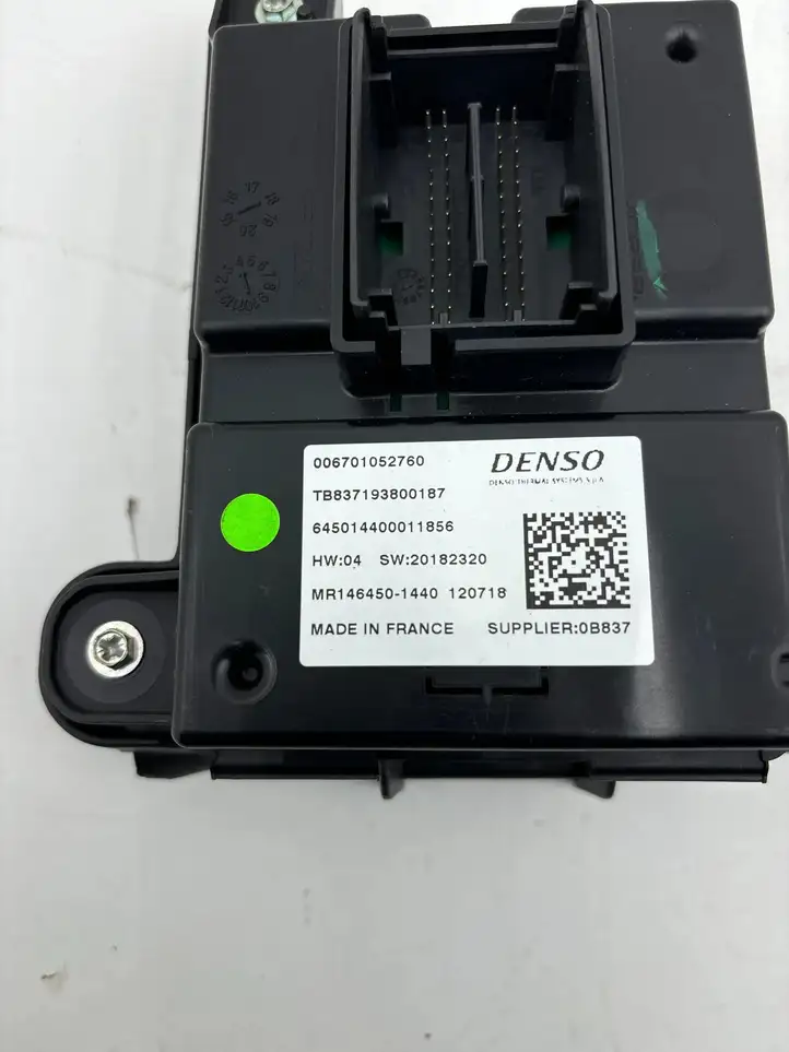 Maserati Ghibli (2017 - )  6701052760 Блок управления кондиционером