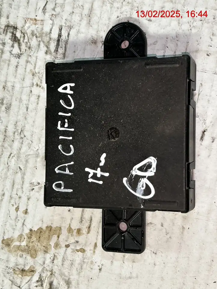 Chrysler Pacifica (2016 - )  68225096AF Модуль ECU раздвижных боковых дверей