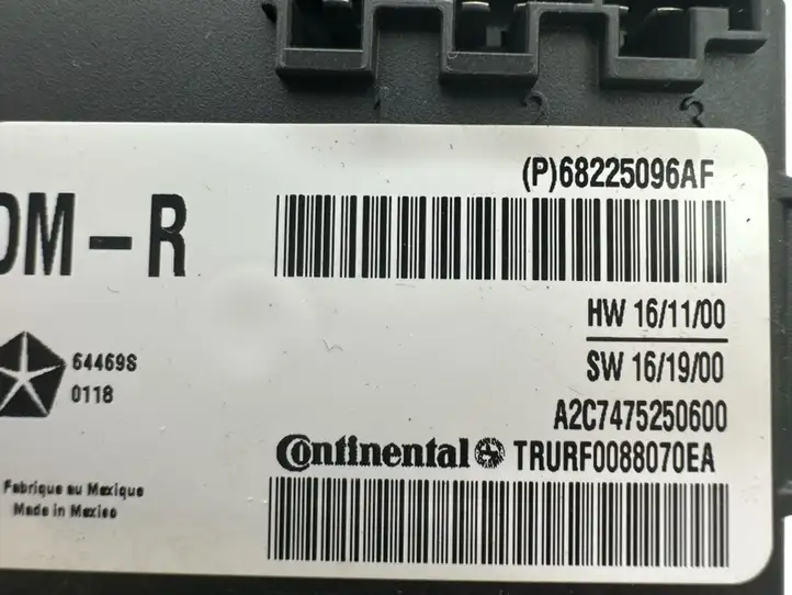 Chrysler Pacifica (2016 - ) 68225096AF Блок управления раздвижными дверями (ECU) — фото 2