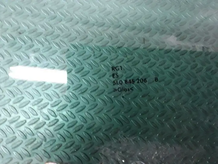 Skoda Yeti (5L) (2009 - 2012) 5L0845206B Стекло задней двери — фото 2