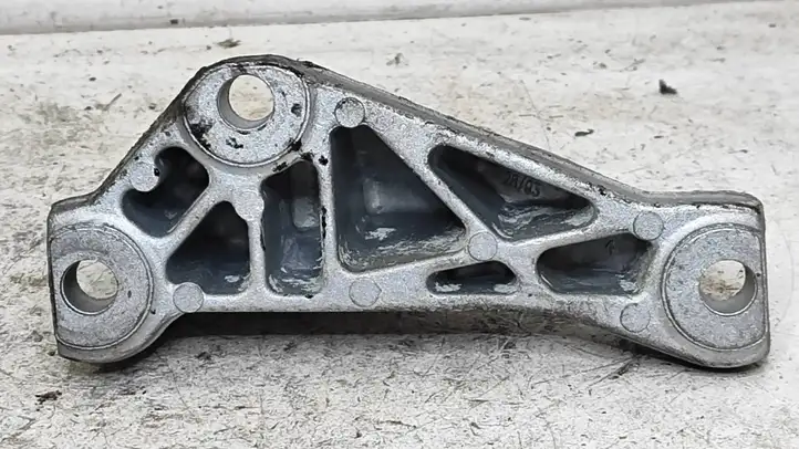 BMW 3 E90 E91 (2005 - 2012) 7804376 Кронштейн топливного насоса — фото 4