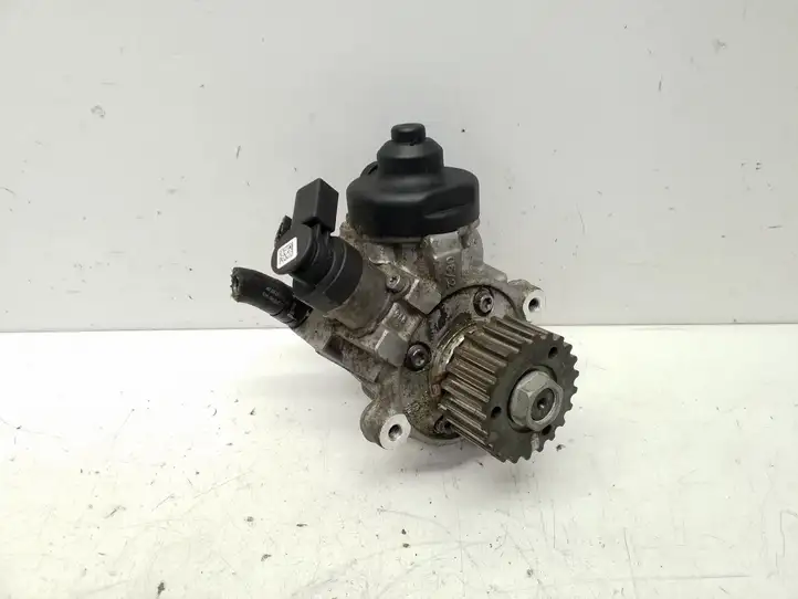 Volkswagen Jetta VI (2011 - 2018) 04L130755ER Топливный насос — фото 1