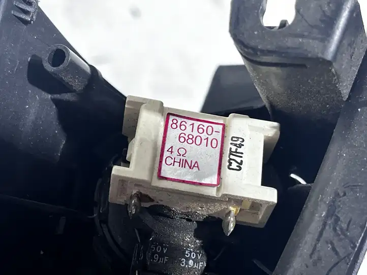 Toyota Prius (NHW20) (2003 - 2009) 8616068010 Твитер передней двери — фото 2