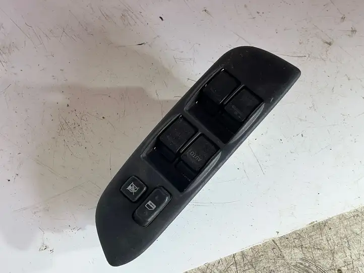 Toyota RAV 4 (XA20) (2000 - 2005) 8482042180 Блок кнопок стеклоподъемников — фото 1