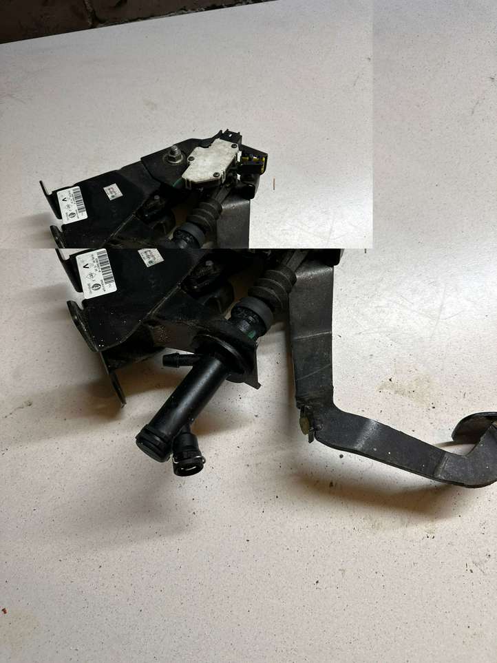 Renault Scenic II -  Grand scenic II (2003 - 2006)  8200156027B Педаль сцепления