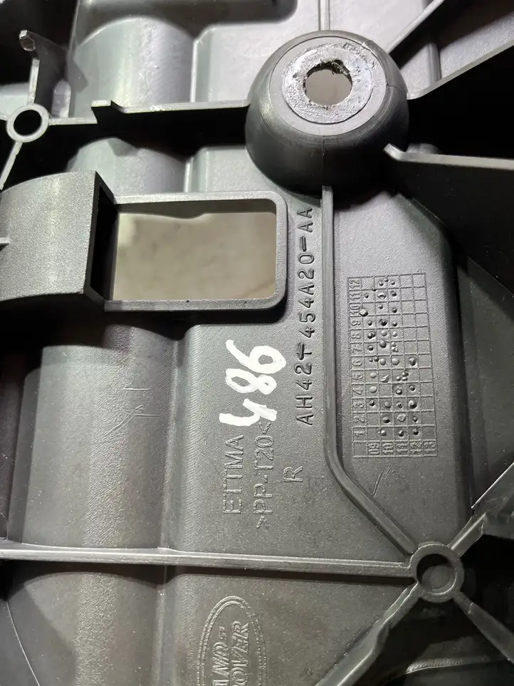 Land Rover Range Rover L322 (2002 - 2005) AH424544A20AA Прочая отделка багажника — фото 3