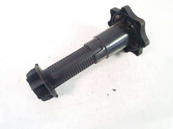 Audi A4 (2000 - 2006)  80766 Крепежный винт (запасное колесо)