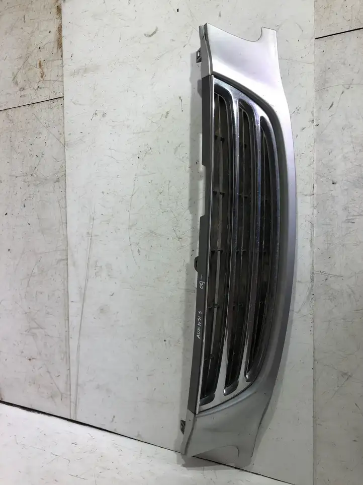 Toyota Avensis T220 (2000 - 2003) 5311105030 Верхняя решетка радиатора — фото 1