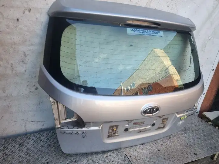 Kia Venga (2010 - 2014) Крышка багажника — фото 2
