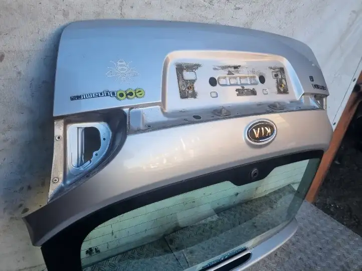 Kia Venga (2010 - 2014) Крышка багажника — фото 3