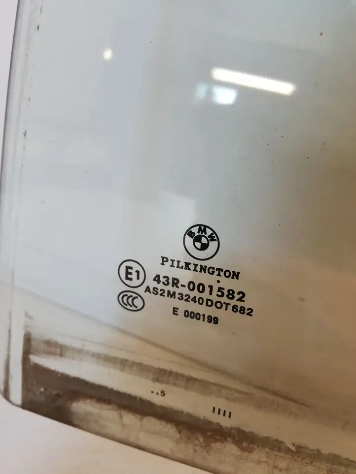 BMW 3 E90 E91 (2005 - 2012) 43R001582 Стекло задней двери — фото 2