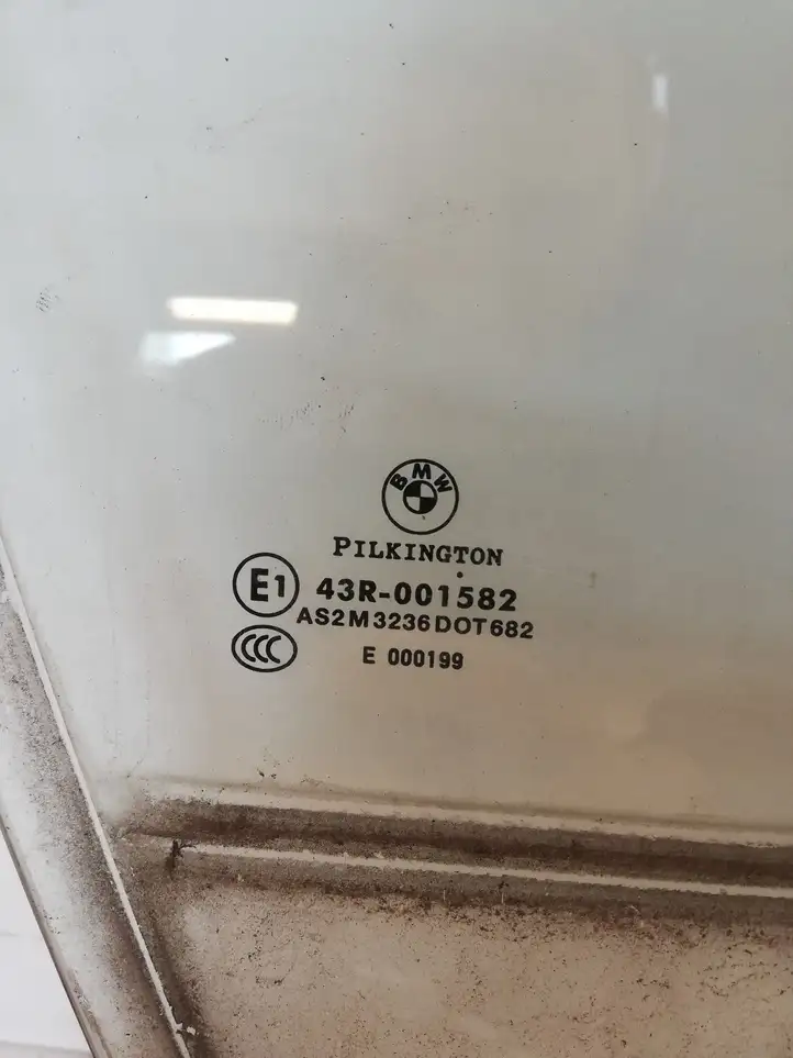 BMW 1 E82 E88 (2007 - 2014) 43R001582 Стекло передней двери — фото 2